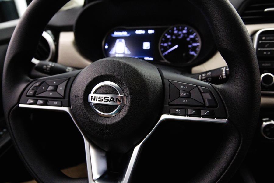 Панель приборов Nissan Versa SV 2019 года  (NA) (фото 9 из 10)